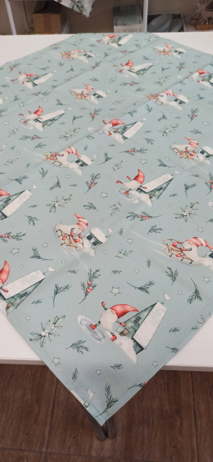 Каре за маса хидрофобиран плат десен Гномчета